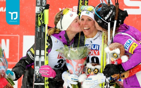 Giving Charlotte a kiss! (photo from Johaug Gloves)