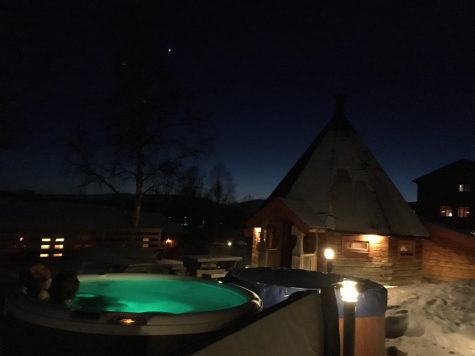 Nighttime hot tubs to relax after a big day of skiing! 